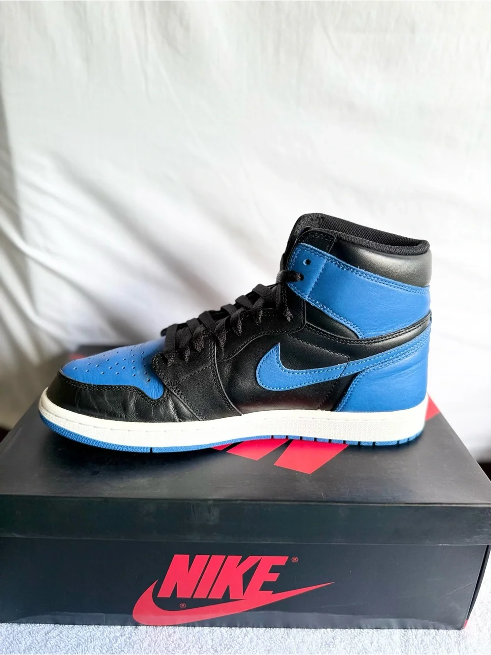 AUTHENTIC Jordan 1 Retro High OG Royal size 11 555088-007 2017 PRE-OWNED